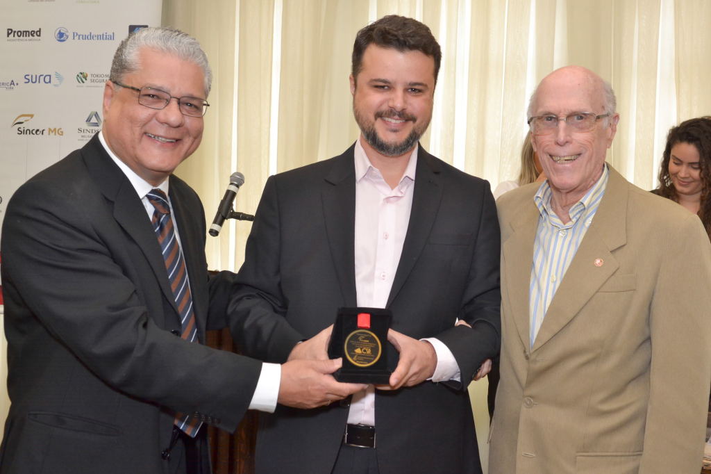 João Paulo Moreira de Mello (presidente do CSP-MG), Wellerson Castro e Roberto Barbosa (representantes da Fenacor) 